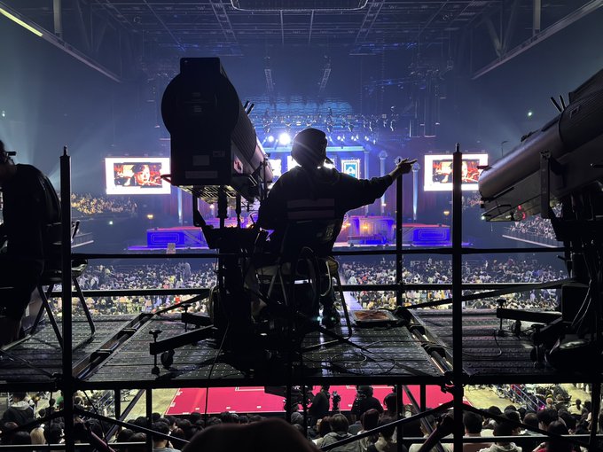 【悲報】フィギュアの会場で「見切れ席」レベルの「見れん席」が爆誕！邪魔すぎワロタｗｗｗケーブルや柵が視界を遮る神席（笑）を販売する運営の鬼畜さ！