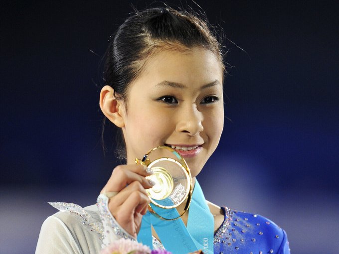 村上佳菜子の「らしさ」全開デビューが凄すぎたｗｗｗGP初優勝＆ファイナル3位、全日本表彰台も！「パパだ！」と叫ぶ天真爛漫さに氷上スレ熱狂！