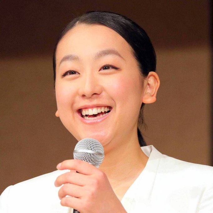 浅田真央がクリスマスライブで熱唱ｗｗｗマイクを握る激レア姿に氷上スレ驚愕！「歌う真央ちゃん初めて見たｗ」「竹内まりや選曲はセンス良すぎ」と大絶賛！リンクとは別人の“アーティスト真央”降臨に、全オタが「聴きたすぎるｗ」と悶絶や！
