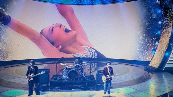 紅白でback number×坂本花織＆りくりゅうの「神コラボ」が実現し氷上スレ阿鼻叫喚ｗｗｗ「花織ちゃん美しすぎるｗ」「りくりゅうの多幸感がエグいｗ」と絶賛の嵐！フィギュア界の至宝が集結した豪華ステージに全オタが感動の涙！これぞ最高の年越しや！