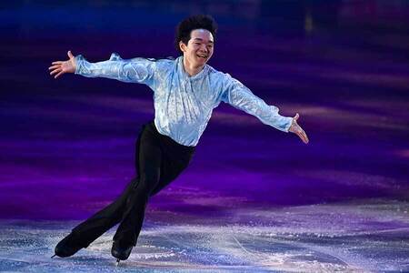 紅白で鍵山優真が“隠れ出演”を果たし氷上スレ歓喜ｗｗｗback numberの背景に映る王者の姿に「叫びながら凝視したわｗ」「実質紅白出場おめｗ」とファン感激！坂本花織やりくりゅうも登場する神演出に、五輪イヤーの幕開けを感じて胸熱や！