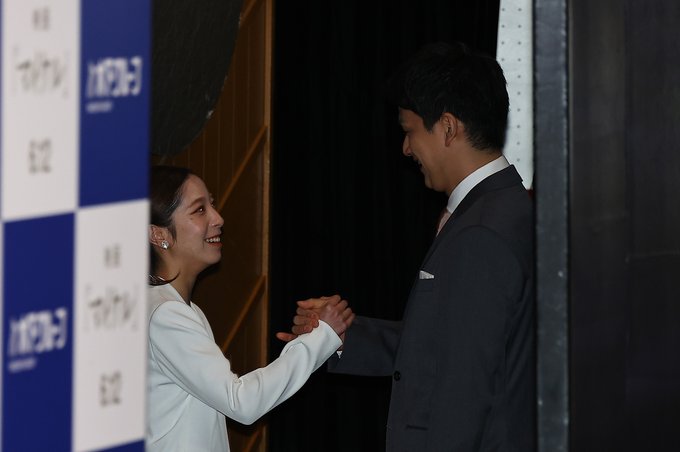 りくりゅう引退会見：本サイト独占！直前舞台裏、三浦璃来と木原龍一の握手と大きく開けた口の真意、涙する木原を励ます三浦