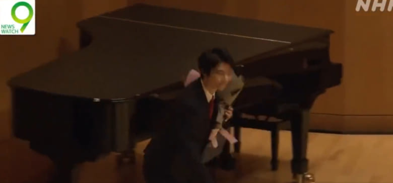 スケート以外でも魅せる羽生結弦の美意識。その振る舞いは性別を超え、男装の麗人の如し。