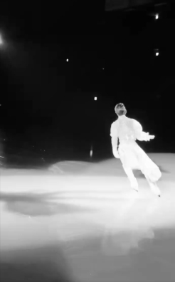 伊藤聡美氏、羽生結弦さんの「唯一無二」の世界を彩る衣装と、その一瞬を永遠に刻む『Couture on Ice』の魅力を語る。