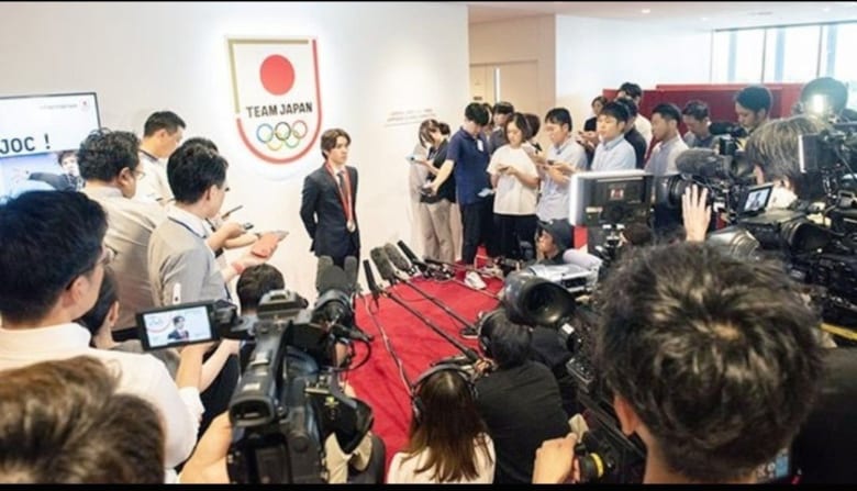 恩師ステファンのアイスショー出演と被った為、パリでのメダル授与には参列できなかったが、

後日、個人のメダル授与が行われ、大勢の報道陣が殺到
特別感に感謝した24年の9月…
そっか、真凜ちゃんと五輪を決意した秋