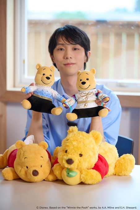 羽生結弦選手くまのプーさんとの動画2編公開！ベッドで寝っ転がりながらプーさんを触る