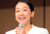 浅田真央さん、「ＴＨＥ　ＴＩＭＥ，」で華麗なスケート「生披露」…「氷がとってもきれい…気持ちよかったです」…１１日オープン「ＭＡＯ　ＲＩＮＫ」